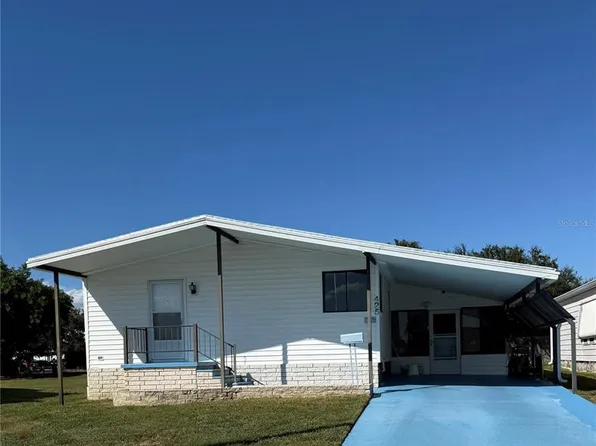 82425 New Circle Dr N, Pinellas Park, FL 33781