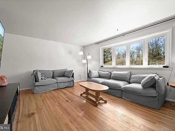 2nd image of 7980 Phirne Rd