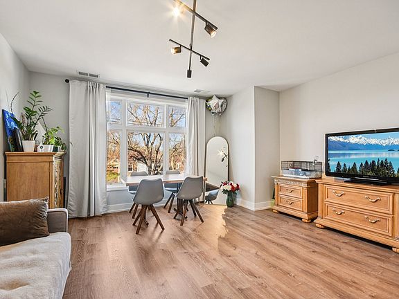 5th image of 1930 N Harlem Ave APT 302