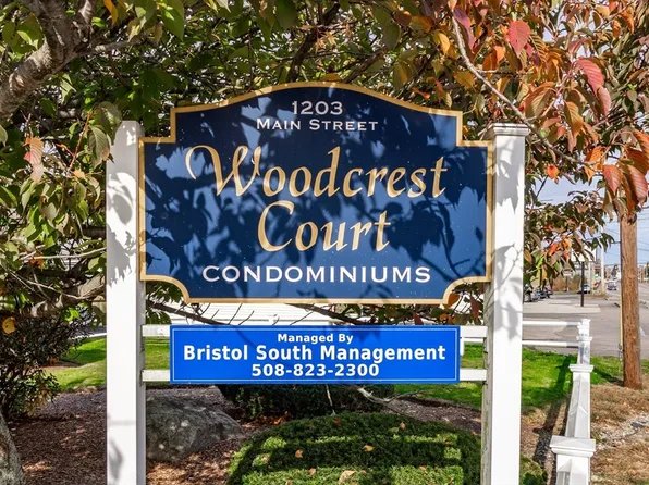 8 Woodcrest Ct APT 4, Weymouth, MA 02190