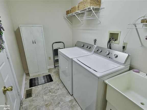 3rd image of 507 Howertown Rd