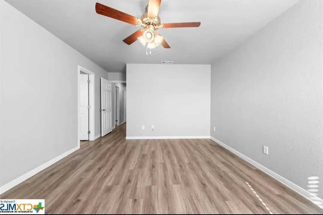 3 bed, 1400 sqft, $1,600 — Photo 2