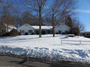 200 Dennison Rdg, Manchester, CT 06040