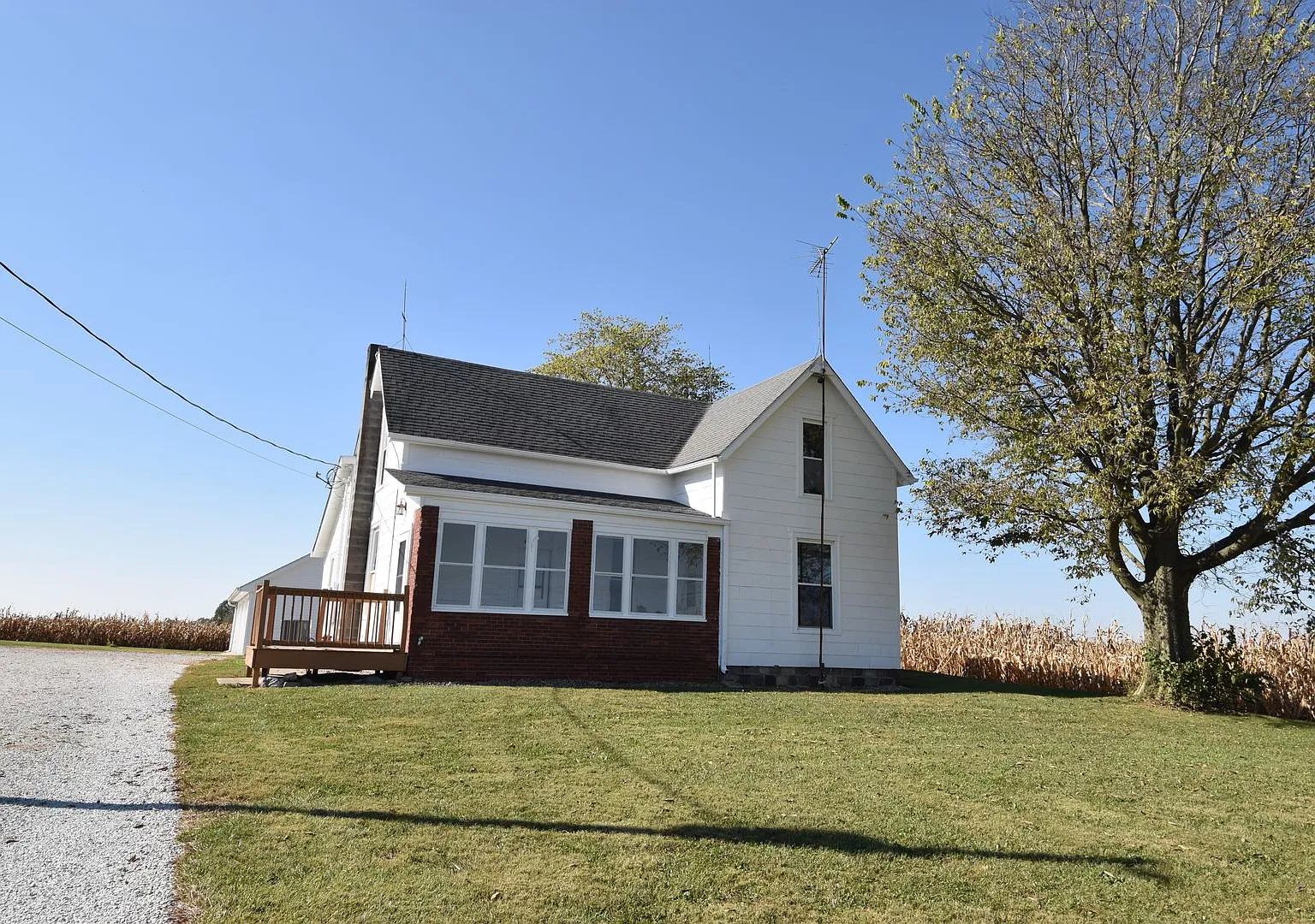 Farmhouse in Greenfield — Photo 1