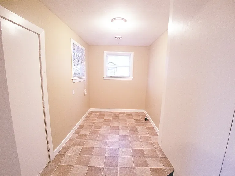 203 Beatrice St — Photo 7