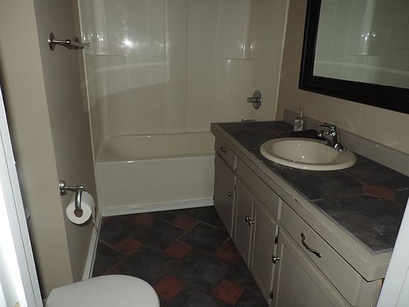 2nd image of 1284 Chestnut St