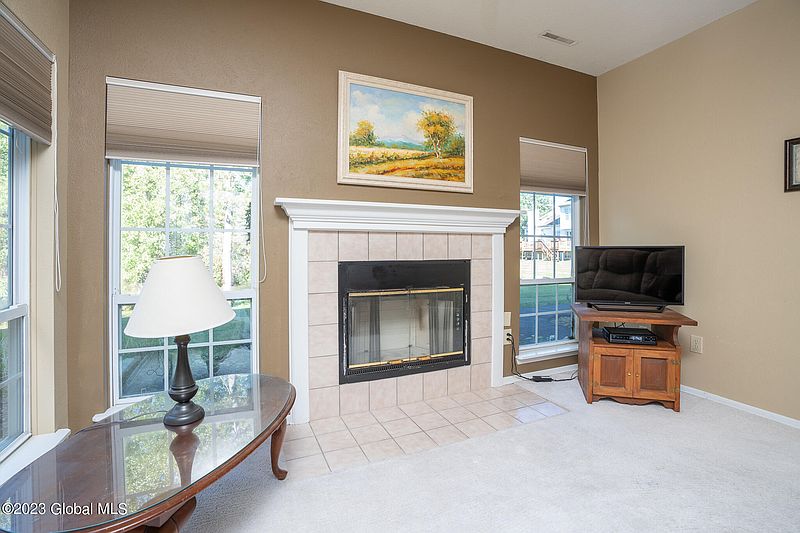 4th image of 812 Ridge Circle