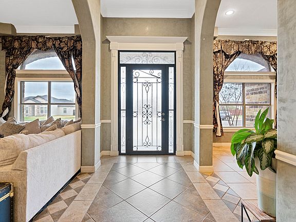 4th image of 402 Mountain View Dr