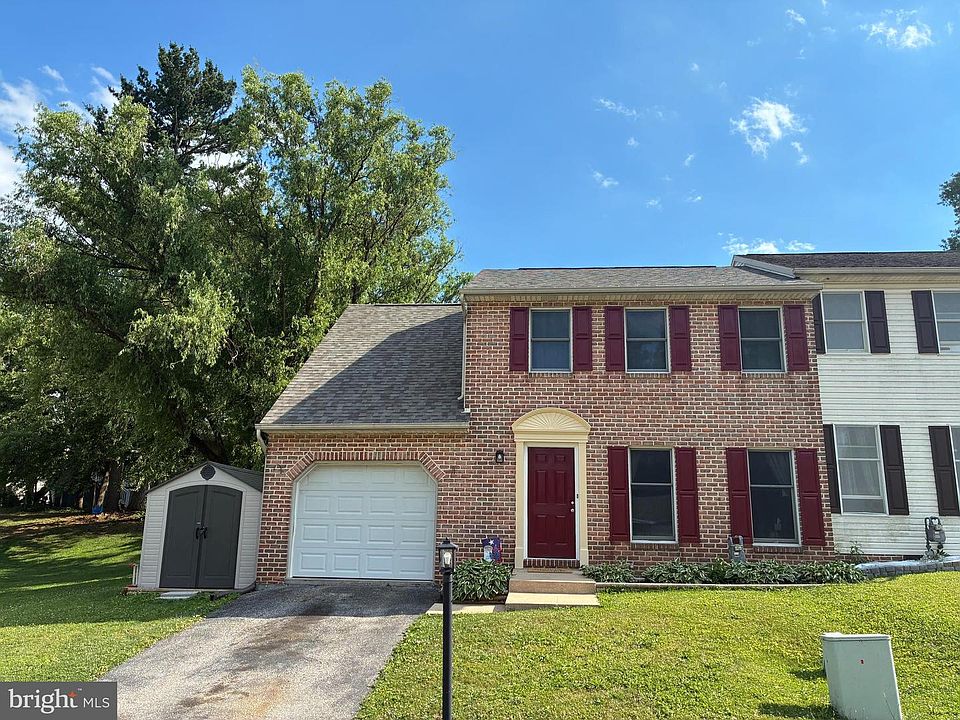1st image of 220 Boxwood Rd