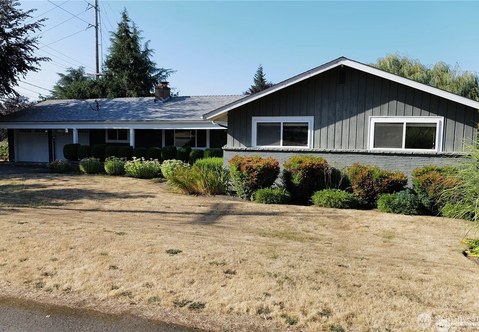 3 bed, 2.0 bath, 1860 sqft, $4,200 — Photo 1