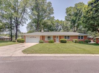 25 Sunnyside Dr, Belleville, IL 62226