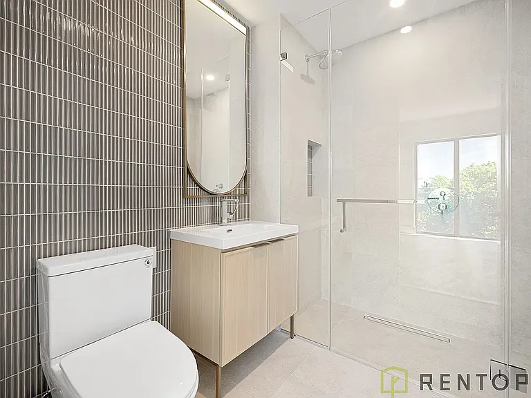 960 Franklin Ave #453 — Photo 9