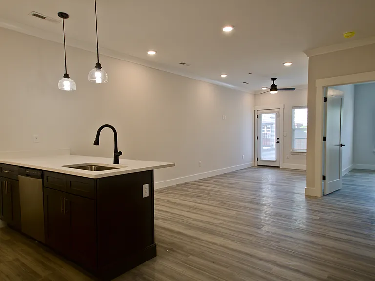 1805 Duncan Ave — Photo 11