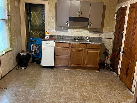 5th image of 78 Sherman St Unit 2