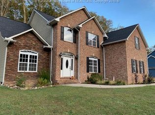 468 Beacon St, Winfield, WV 25213