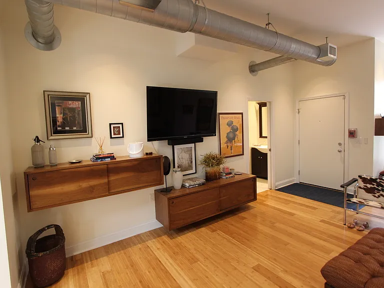 139 7th St #2000 — Photo 32