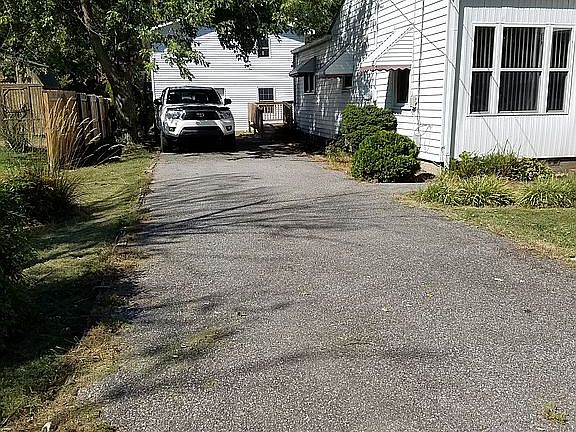 3rd image of 619 Cheri Way