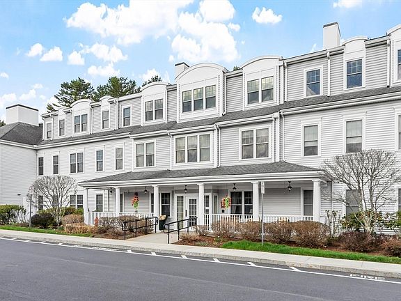 3rd image of 27 Hartland Way Unit 201