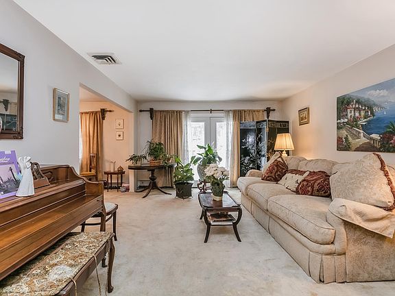 3rd image of 38 Arbor Ln