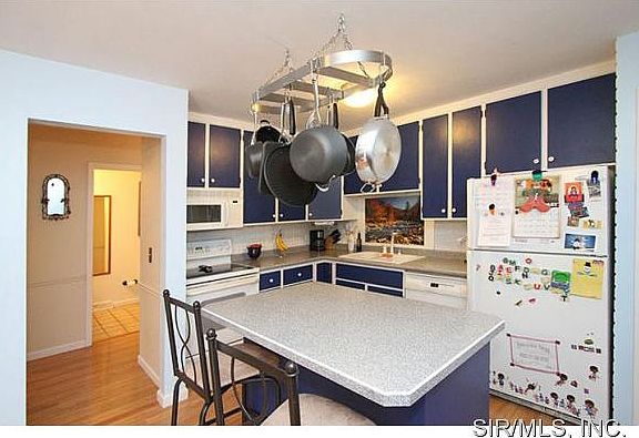 3rd image of 2341 Emert Ave