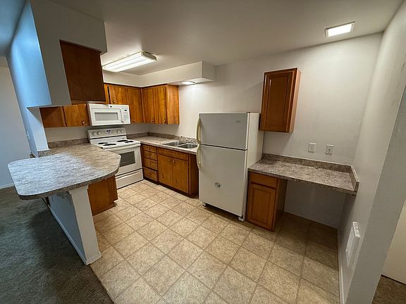3rd image of 943 E Augusta Ave #2