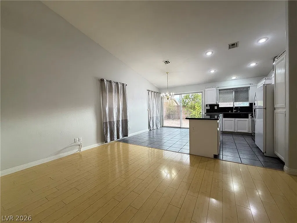3 bed, 2.0 bath, 1461 sqft, $2,095 — Photo 4