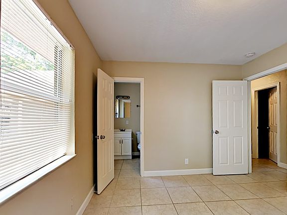4th image of 7476 Thatcher Ave