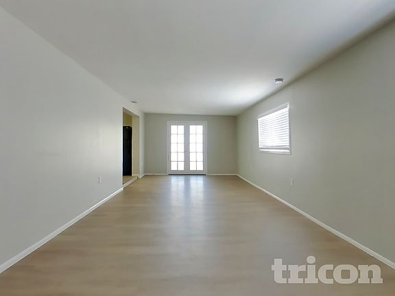3rd image of 826 E Orchid Ln