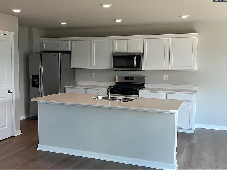 1190 NW Williamsburg Ln — Photo 3