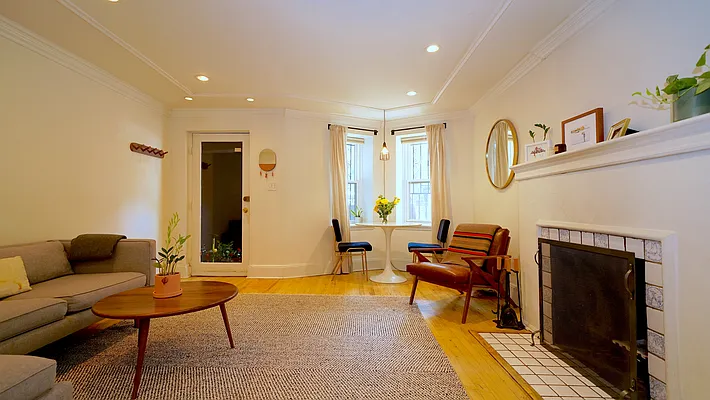 Sold by Dwell Residential Inc | media 23