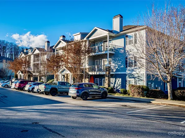 600 Vista Lake Dr APT 103, Candler, NC 28715