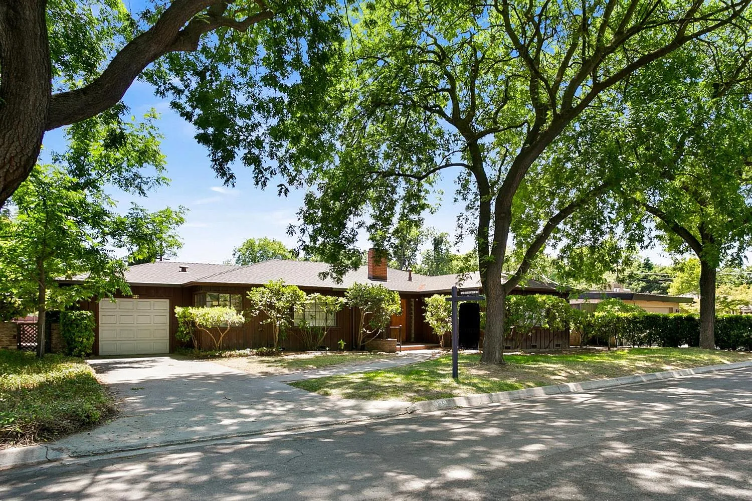 910 Valerie Ln photo 1
