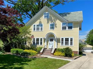 1226 Overlook Rd, Lakewood, OH 44107