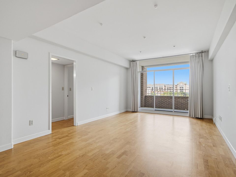 1st image of 14 Lockwood Dr APT 3I