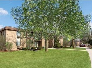 1405 S Coachlight Dr #805C77EE1, New Berlin, WI 53151
