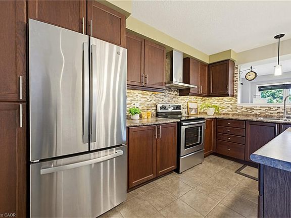 5th image of 32 Sorrento St