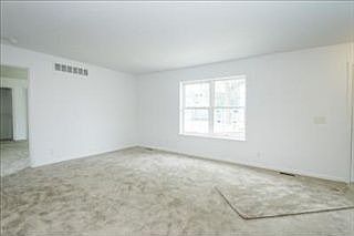 3rd image of 101 Pine St