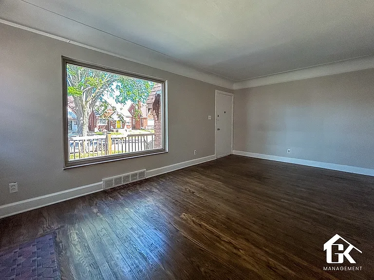 18461 Washburn Ave — Photo 3