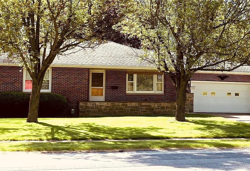 1st image of 440 Medina St