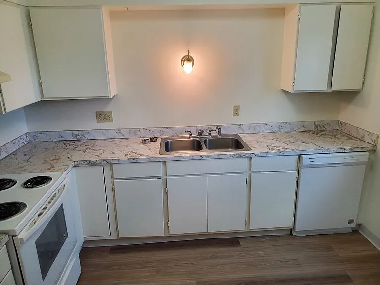 1433 Wyoming Ave — Photo 6