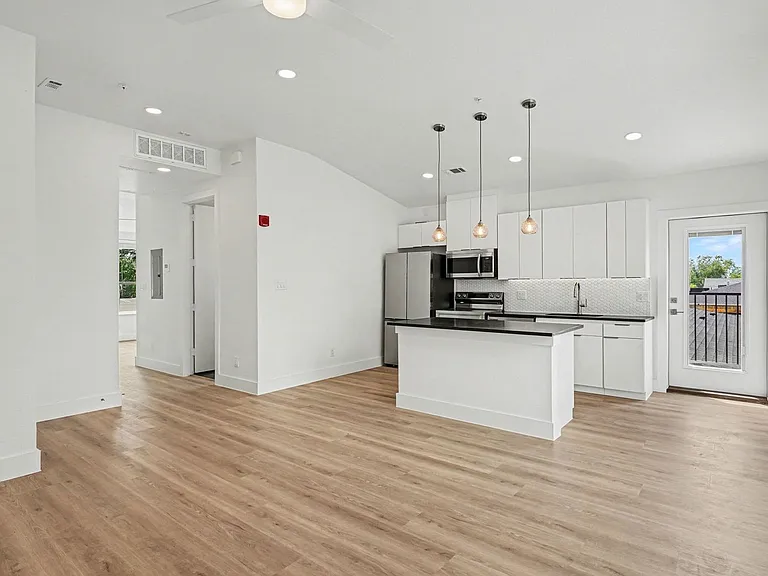 2217 N Fitzhugh Ave #303 — Photo 23