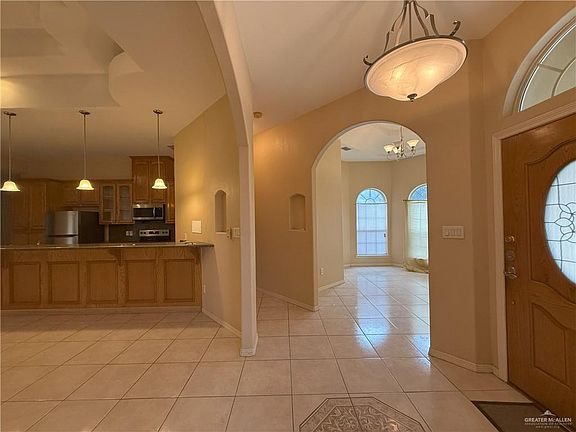 5th image of 2903 Leslie St