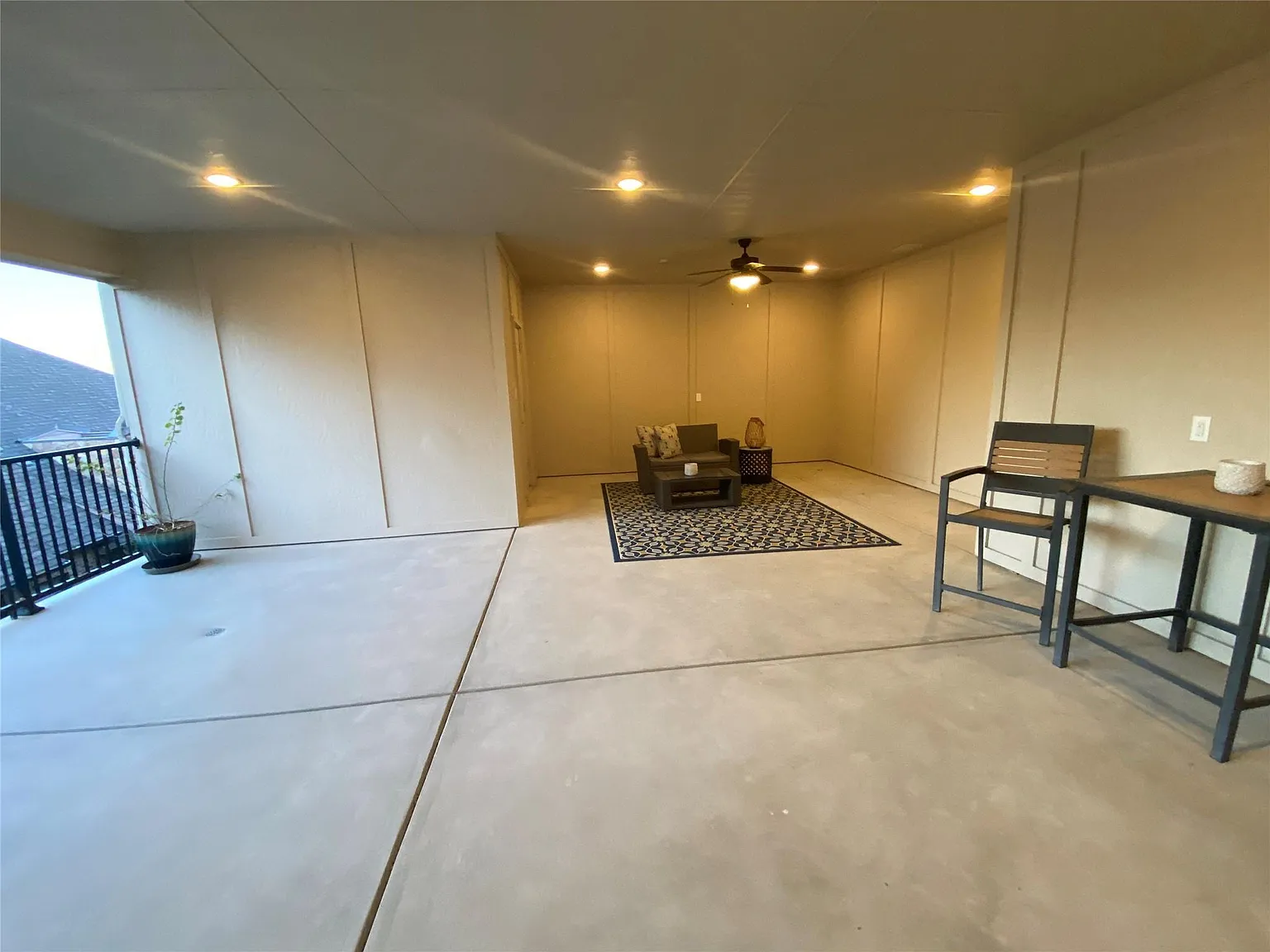 3 bed, 3.5 bath, 2296 sqft, $3,695 — Photo 4