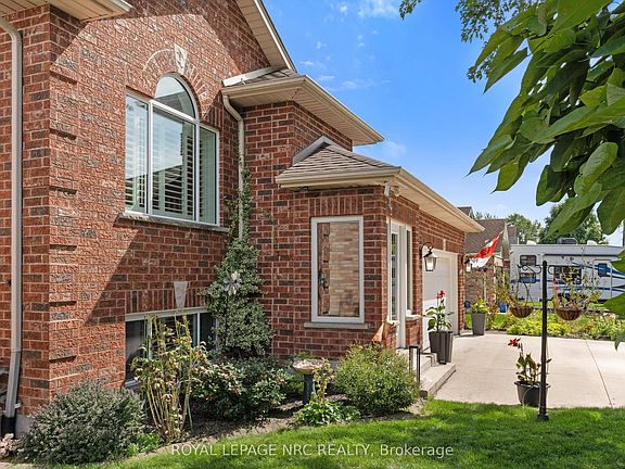 3rd image of 52 Thorold Ave