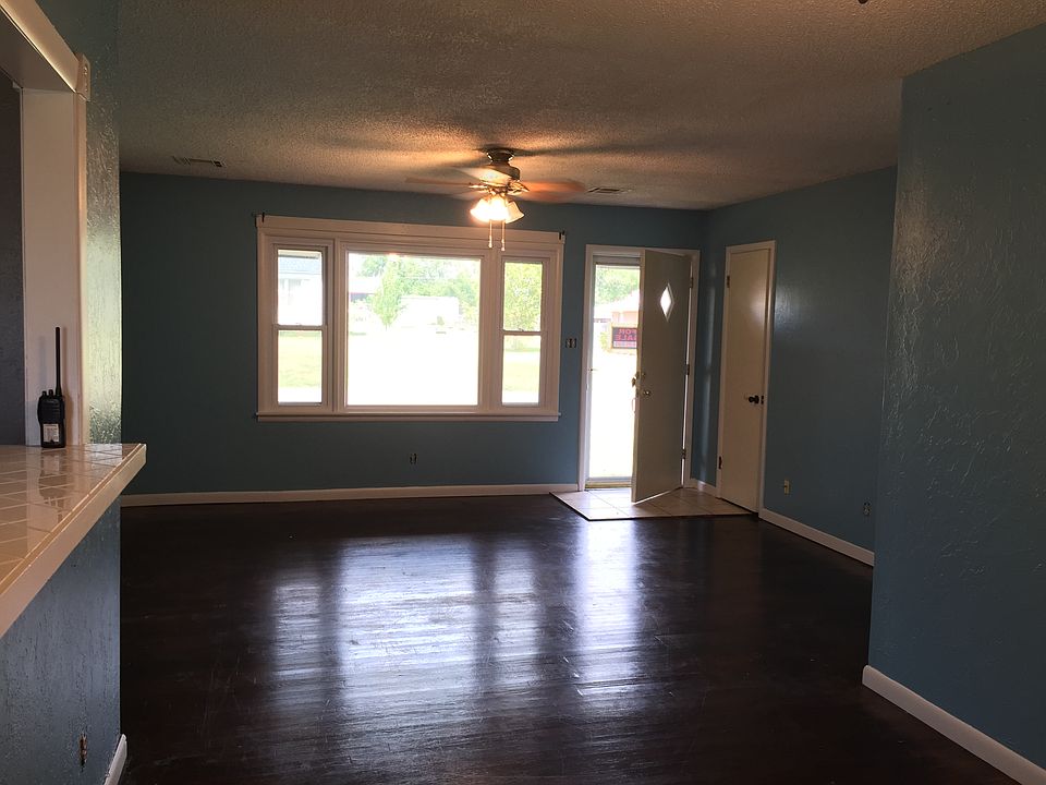 1st image of 302 Rainbow Dr
