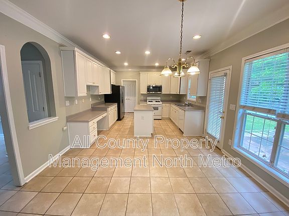 3rd image of 550 Elgaen Ct