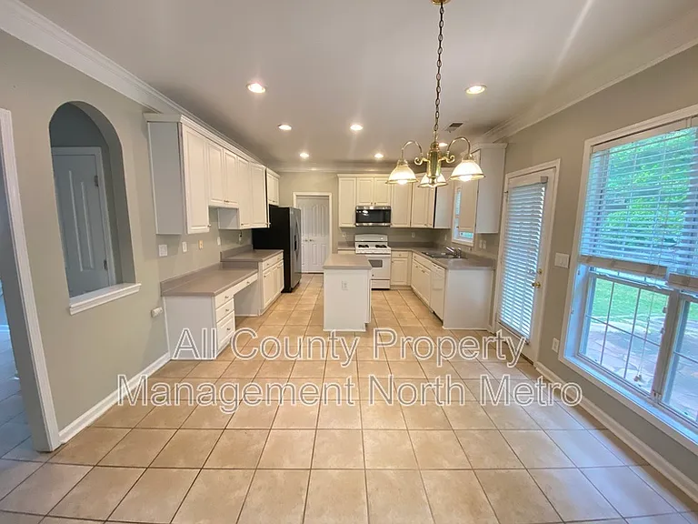 550 Elgaen Ct — Photo 3