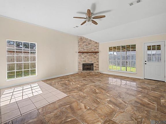 5th image of 36 Moss Dr