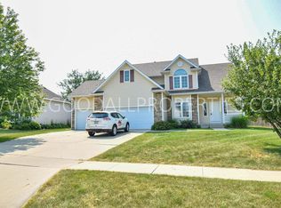 6304 NW 94th St, Johnston, IA 50131