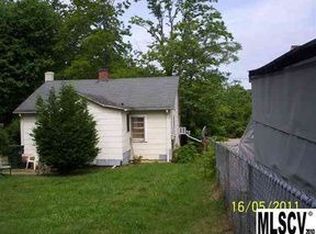 1044 3rd Street Dr NE, Hickory, NC 28601